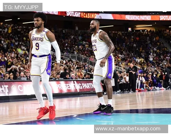 父子同台创历史詹姆斯与布朗尼在NBA赛场上携手共进